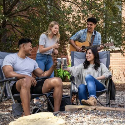 एर्गोनोमिक डिज़ाइन और अलग करने योग्य कूलिंग पैड के साथ पोर्टेबल कूलिंग कैंपिंग चेयर आरामदायक बाहरी गतिविधियों और कार्यक्रमों के लिए